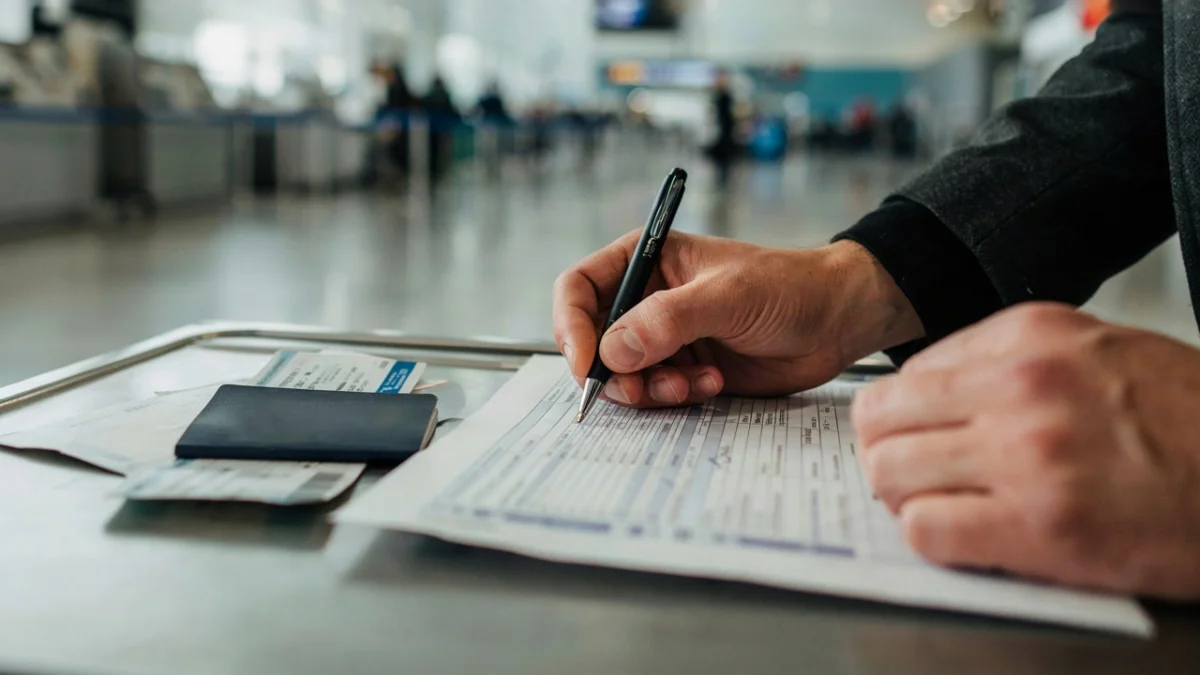 Who Must Complete the China Arrival Card